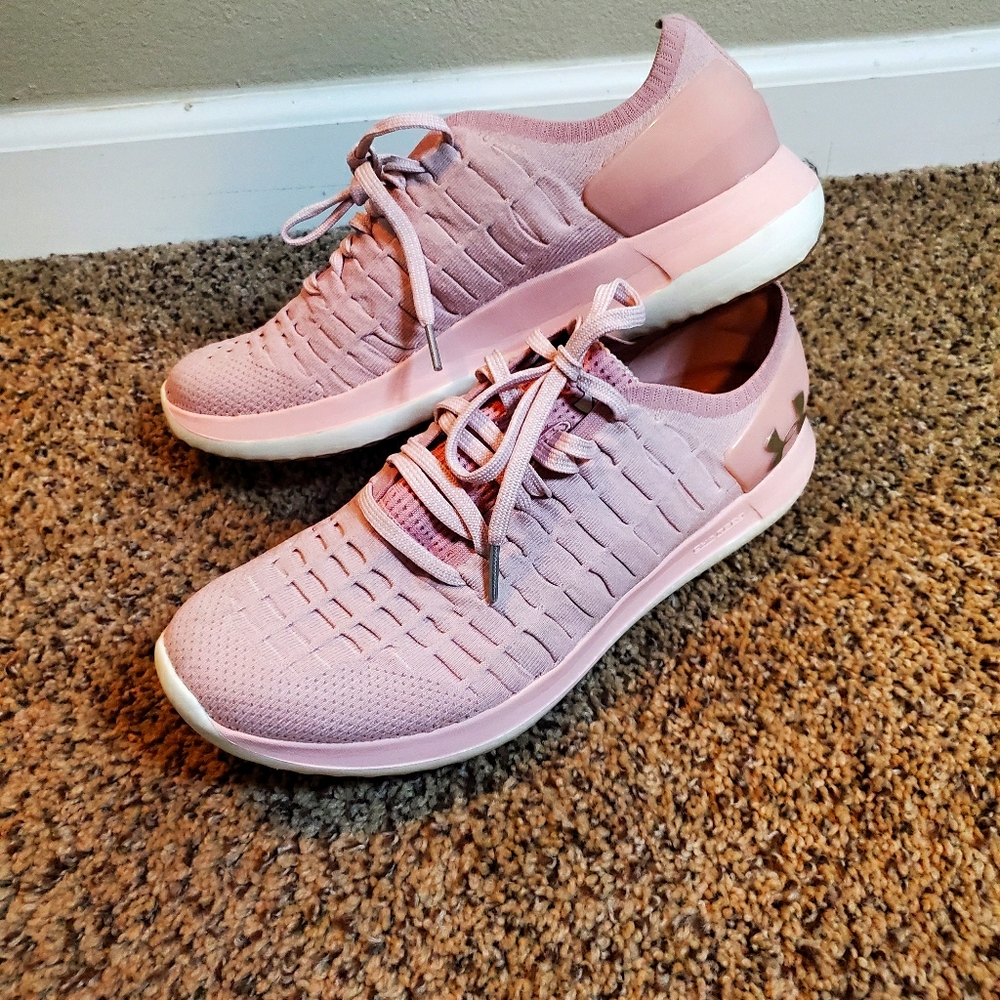Athletic shoes